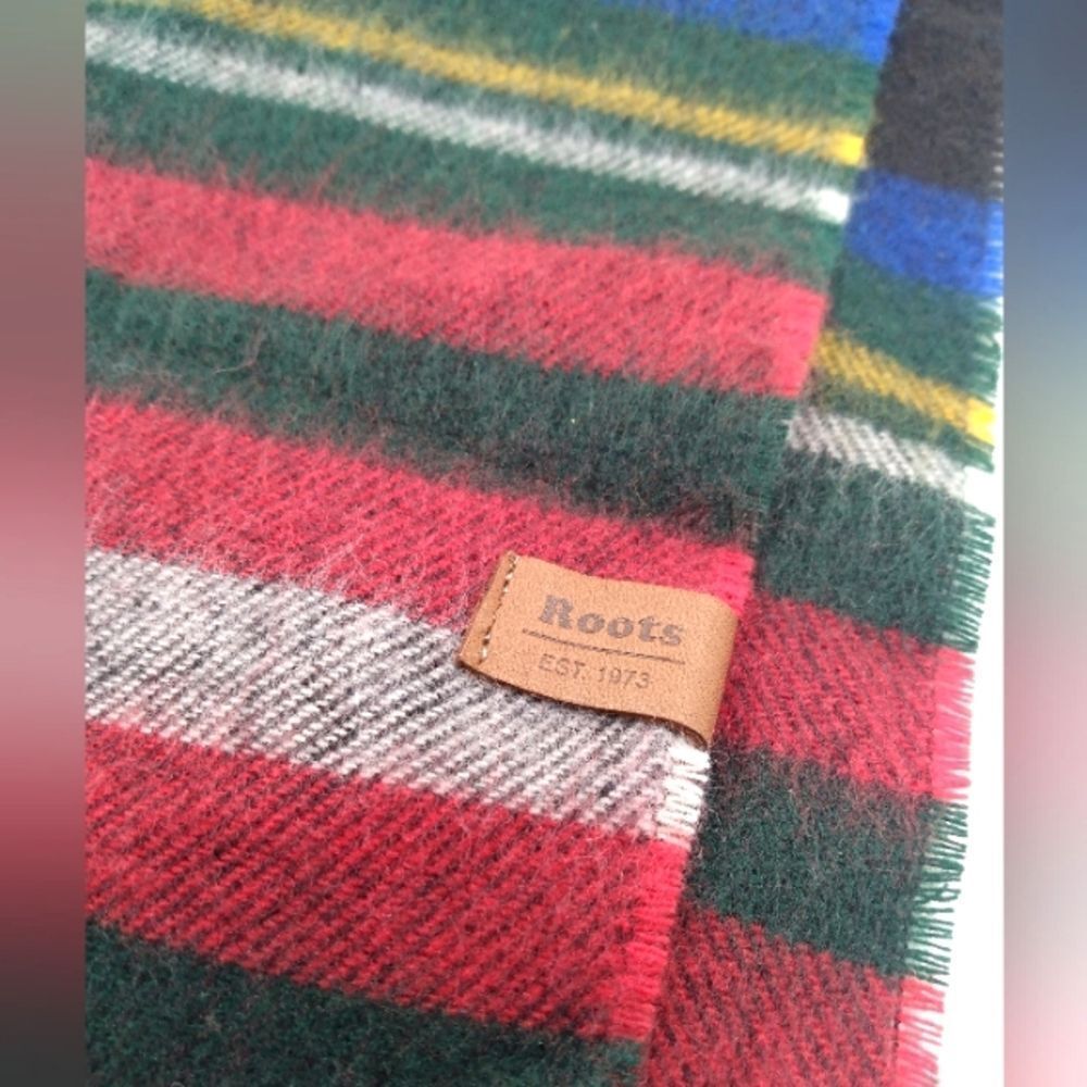 Roots Canada Long  Winter Knit Fringe Scarf Unisex - Picture 4 of 12